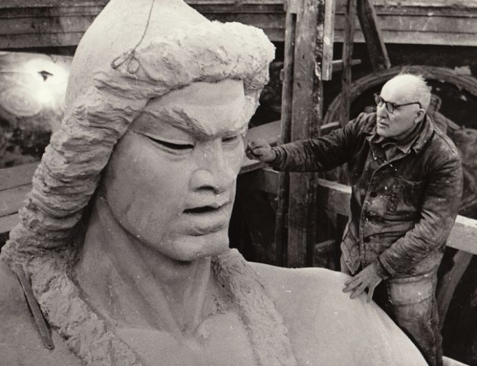 Работа над памятником Салавату Юлаеву в мастерской в Ахтырке.