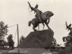 Модели памятника Салавату Юлаеву на площади перед мастерской в Ахтырке. 