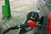 Цена на бензин АИ-95 и выше за отчётный период увеличилась на 2 рубля и 22 копейки за литр.