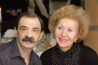 Илья Олейников с супругой.
