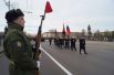 Впервые за долгие годы перед трибунами одновременно пронесли знамена советской милиции и полиции Красноярского края. 