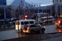 В Оренбурге на остановке «Газовик» из автобуса №40 выпала женщина.