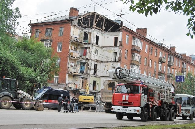 11 июля 2015 г. рухнула часть четвёртого подъезда дома на ул. Куйбышева, 103. 