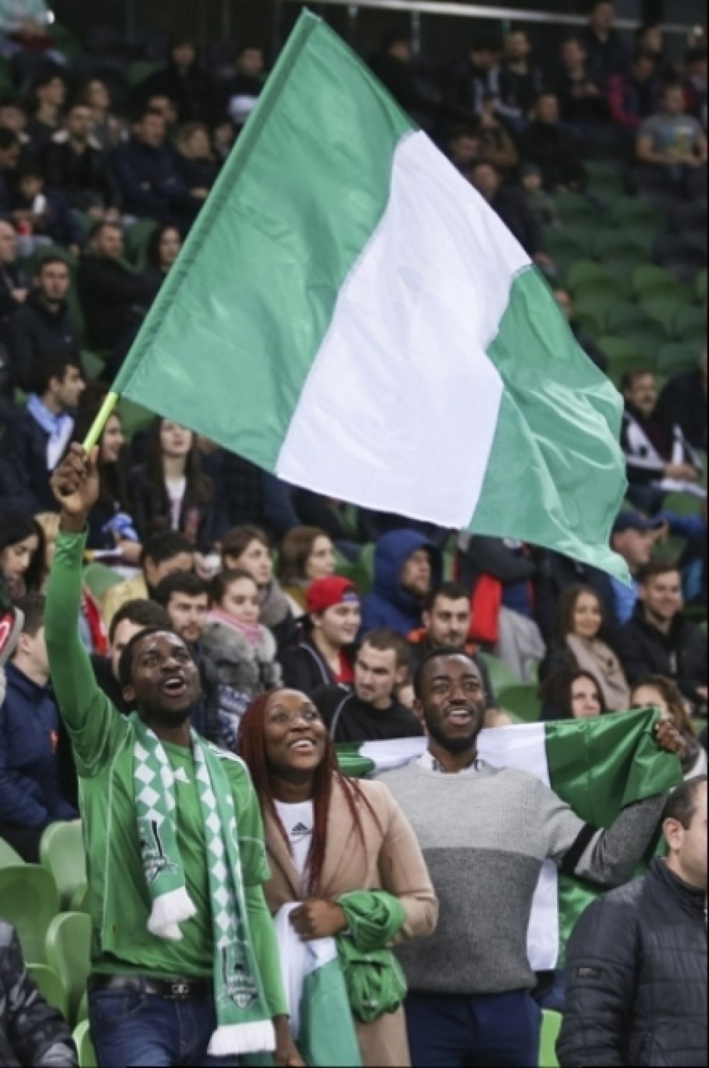 Нигерийские фанаты изо всех сил старались поддержать команду.