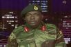 Генерал-майор Мойо делает заявление в эфире государственной телекомпании ZBC. 