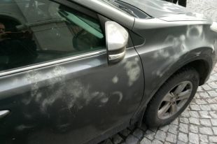 В Харькове облили кислотой авто генконсула РФ