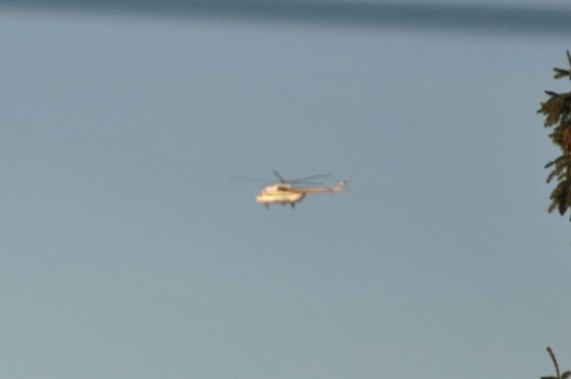 Над местом обысков с утра уже кружат вертолеты.