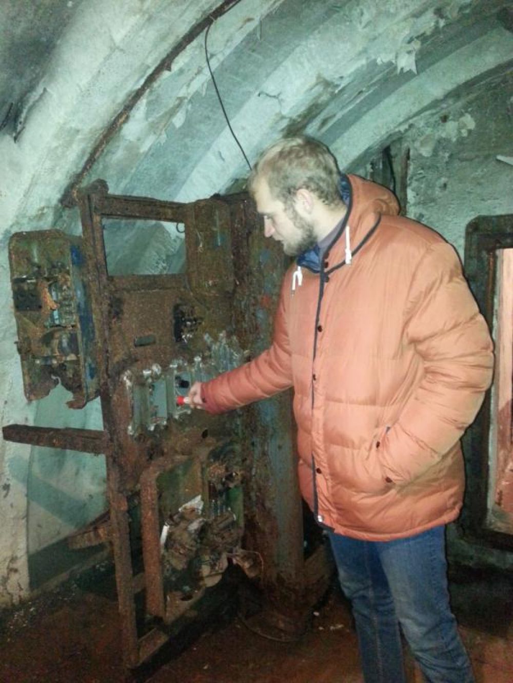 Объект остался без хозяев. И четыре года подряд здесь орудовали мародёры.