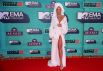 12 ноября. Британская певица Рита Ора на вручении премии MTV Europe Music Awards 2017 на арене «Уэмбли» в Лондоне. 