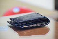 Кузбассовец украл кошелек с прилавка в салоне сотовой связи.