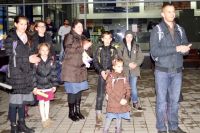 Главу семьи Евгения Мартенса, прилетевшего с женой и десятью детьми, встречали в аэропорту Ставрополя.