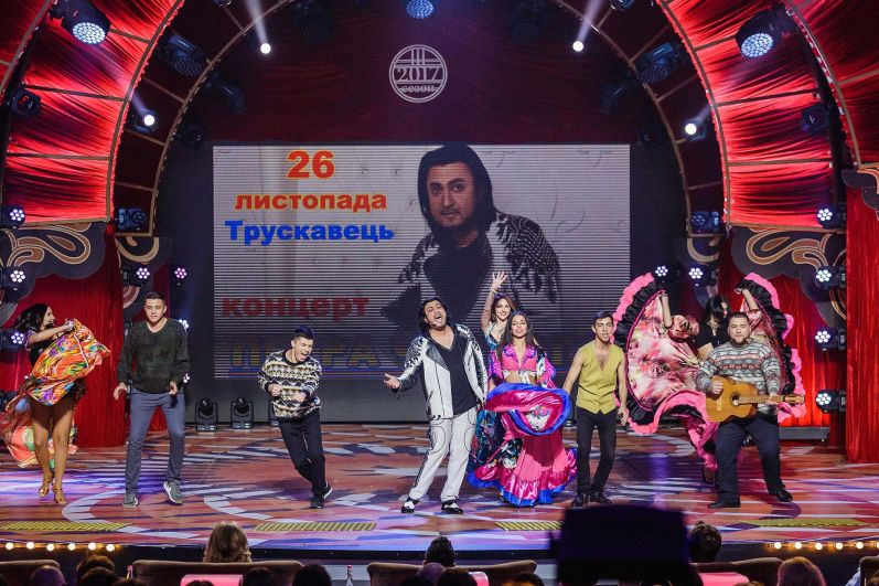 Хмельницкой команде «Отдыхаем вместе» «вручили» телепремию «Эмми». Команда поведала зрителям, как на самом деле снимаются телевизионные проекты, приоткрыв закулисные тайны.