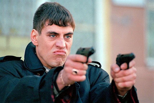 Почему дмитрий дюжев закатил скандал в аэропорту?