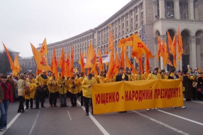 Тогда люди вышли на Майдан, массово скандируя
