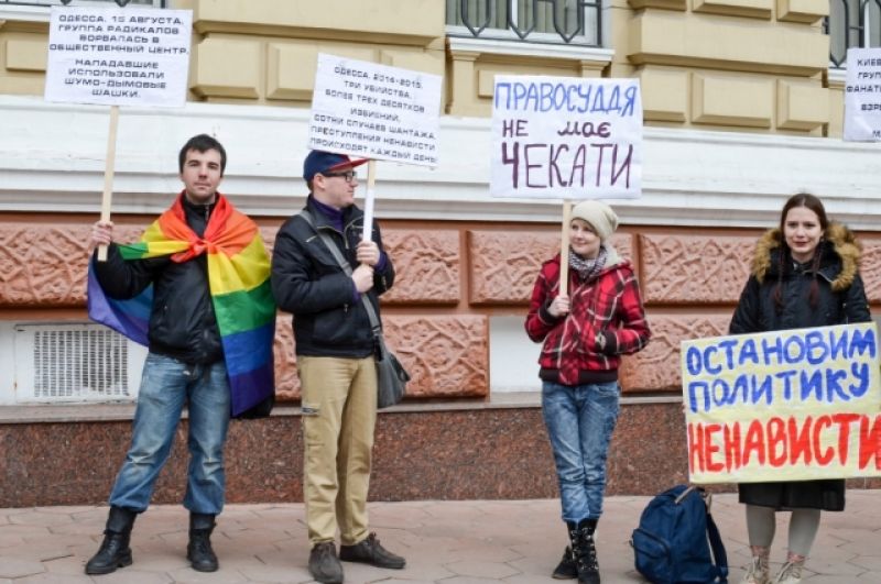 В Одессе в этот день прошла довольно агрессивная акция протеста под зданием областного УВД. Однако, палаточный городок активистам так и не удалось разбить.