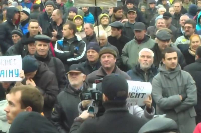 В 2015 году ситуация ко Дню Достоинства сложилась таким образом, что некоторые эксперты прогнозировали начало нового Майдана. Из Кривого Рога, а также других городов в Киев съехались люди на проведение народного вече