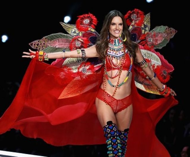 Красный цвет. Страсть. Victoria's Secret.