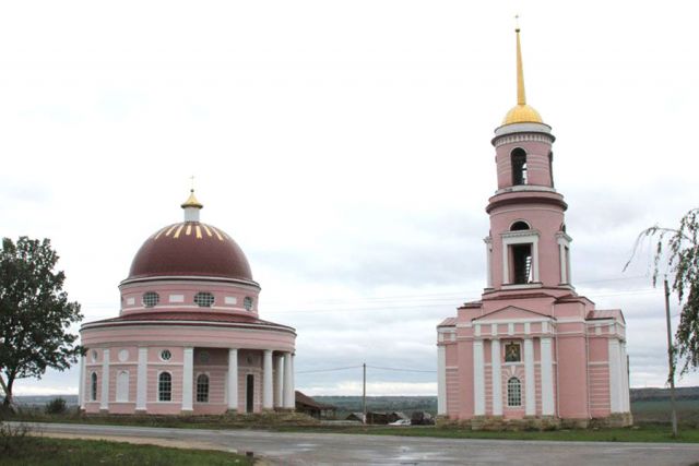 Храм построил в 1823 г. помещик Кожин.