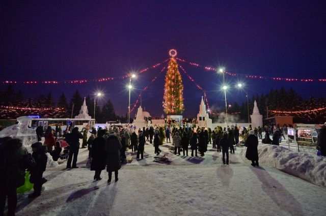Омск уже начали украшать к Новому году.