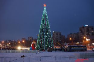 Первые огни на ёлке вновь зажгут лучшие школьники Перми.