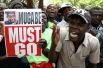 21 ноября. Протестующие выступают за отставку президента Зимбабве Роберта Мугабе в Хараре.