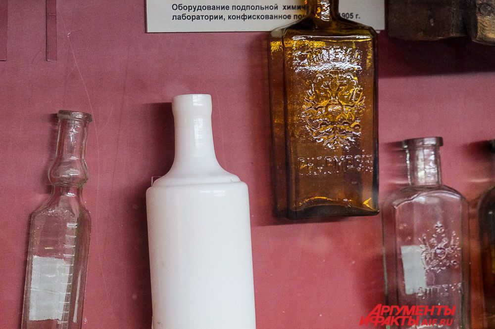 В типографии есть экспонаты, которые никогда не выставлялись раньше. Это предметы химической лаборатории, которая находилась в доме на Разгуляе. Вещи принадлежали революционерке Екатерине Худяковой, которая делала бомбы в подвале своего дома. Сейчас около типографии ещё остались старые дома, но они уже в полуразрушенном состоянии и скоро исчезнут с карты нашего города.