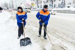 Иркутск завалило снегом.