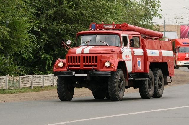 МЧС: в Оренбурге пожарные спасли 11 человек на улице Липовой.