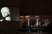 Посетители на церемонии прощания с оперным певцом Дмитрием Хворостовским в Концертном зале имени П. И. Чайковского в Москве.