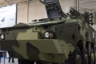 Порошенко: Новый БТР-4МВ1 - сверхмощная военная машина