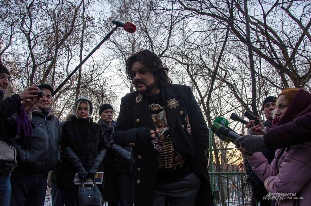 «Да – это антихайп! Я сейчас участвую в одном проекте вместе с одним персонажем – Гнойный. Он все время мне говорит: «Когда же я от вас дождусь слова антихайп. И вот видите – дождался!»