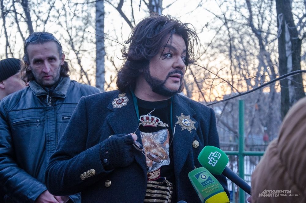 Про рэпера Гнойного и его слова, что Екатеринбург – столица СПИДа: «Мне кажется, он просто неправильно выразился. Я вчера смотрел сюжет в новостях: есть же информация, что на Урале и в Сибири – особый очаг этой жуткой болезни. Причем даже не среди молодежи, у которой болезнь пошла на спад, а выше средней возрастной категории. То есть тем, кому за 40, 50 и 60 – вот это удивительное дело!»