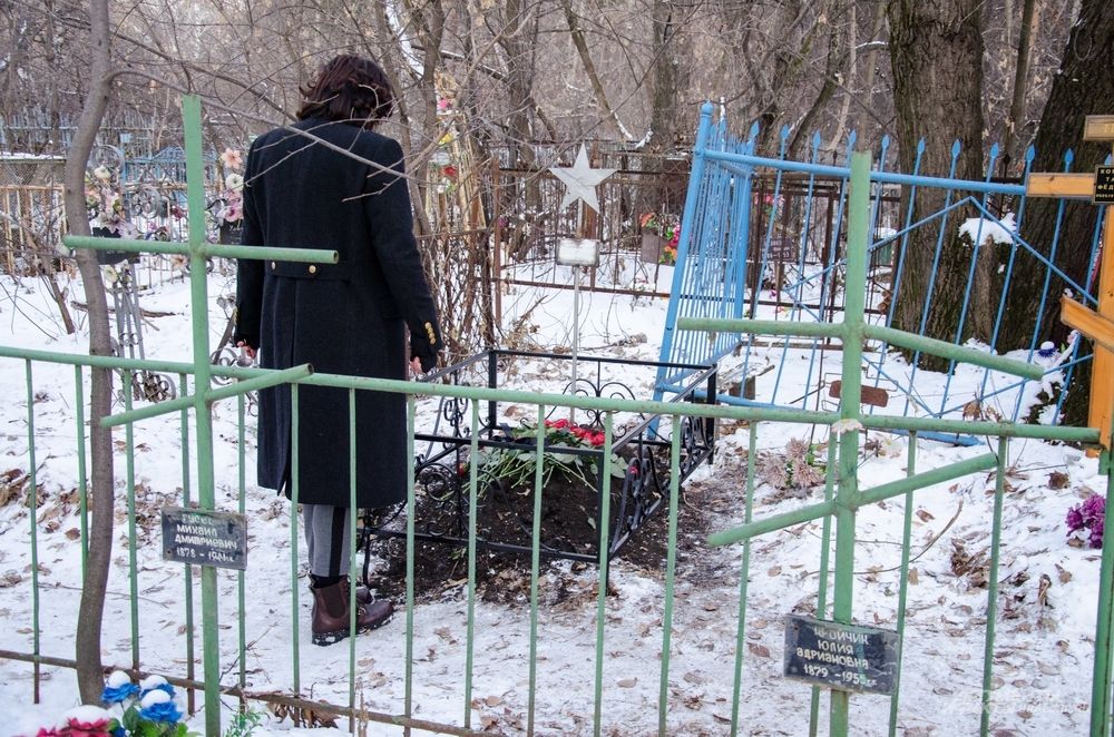 «Я не живу воспоминаниями. Только когда судьба мне приносит такие подарки судьбы, окунаюсь в эти воспоминания и отдаю дань прошлому и своим корням. Но если посвятить этому свою жизнь… У меня, к сожалению, нет на это времени».