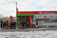 По ул. Радио, 846 в Новошахтинске первых покупателей встречает новый универсам «Пятёрочка».