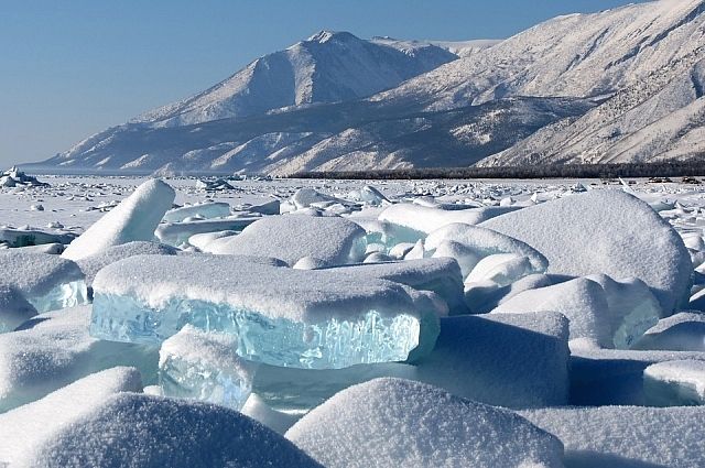 Прозрачный голубой лед может стать редкостью уже в ближайшее десятилетие. 