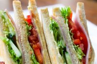 Правильно приготовленный сэндвич может стать вкусным и полезным завтраком.