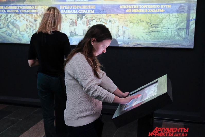 В Перми экспозиции выставки размещены на двух площадках: в отреставрированных зданиях Речного вокзала и вокзала Пермь I. 
