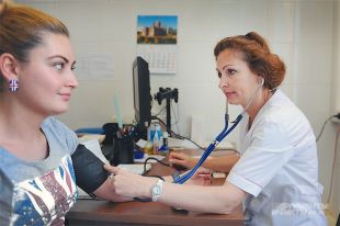 Кабмин запретил Минздраву отменять должности терапевтов и фельдшеров