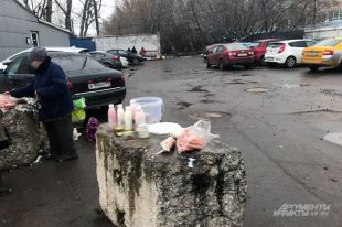 Колбаса с душком, но зато по 25 рублей. Есть эти продукты опасно, но продавцы готовы поделиться десятком советов, как употребить в пищу кислый йогурт или протухшие сардельки.