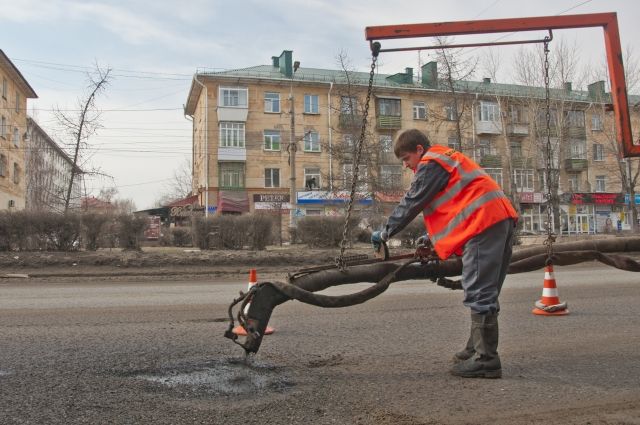 В Омске не смогли освоить деньги, которые выделили  на ремонт дорог.