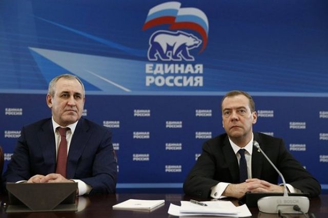 Сергей Неверов и Дмитрий Медведев. Фото: