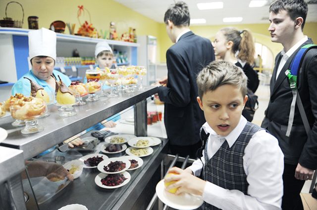 27 детей пострадали от некачественного питания в школьной столовой.