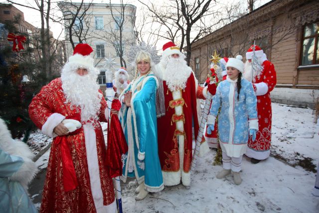 Деды Морозы и их помощницы Снегурочки ждут писем читателей «АиФ-Приморья»!