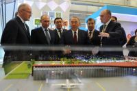 На российско-казахстанском форуме Борис Дубровский продемонстрировал Владимиру Путину и Нурсултану Назарбаеву, как преобразятся центр Челябинска и аэропорт города.