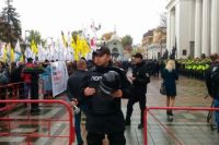 Полицейские задержали под парламентом «журналиста» с ножом