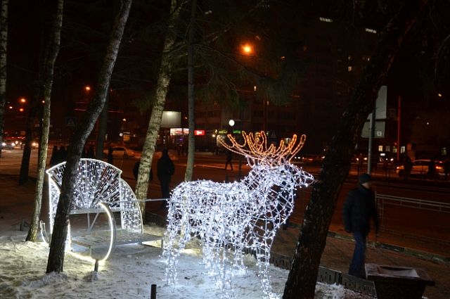 Светящиеся сани с оленями в Барнауле