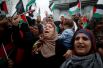 Палестинские женщины во время протеста против намерения США переместить свое посольство в Иерусалим и признать Иерусалим столицей в городе Газа.
