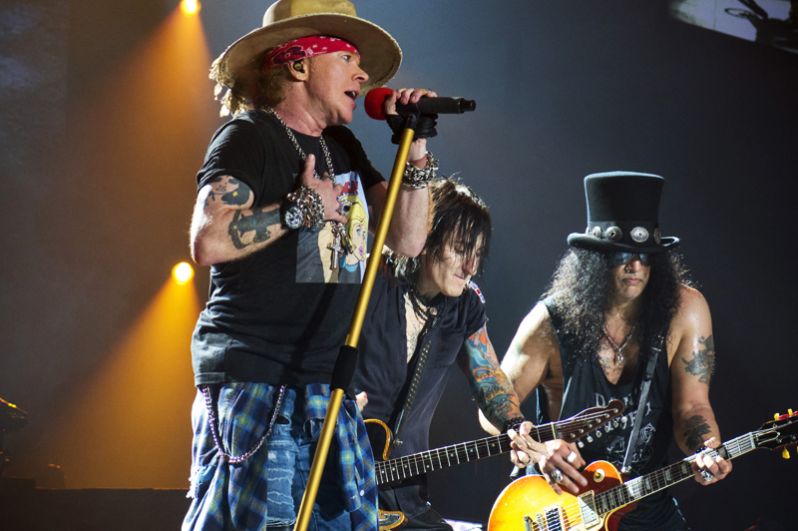 На шестом оказалась американская рок-группа Guns N' Roses, доход музыкантов составил 84 миллиона долларов.