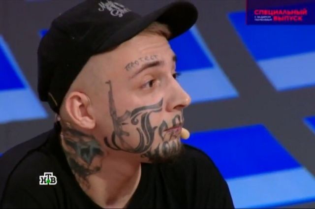 Николай Маркелов работает управляющим в местном тату-салоне и давно увлекается татуировками.