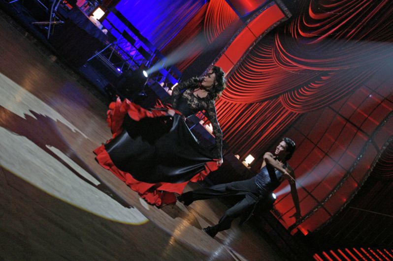 Мисс Вселенная-2002, телеведущая Оксана Федорова в паре с Александром Литвиненко на съемках проекта «Танцы со звездами. Новый сезон». 2006 год.
